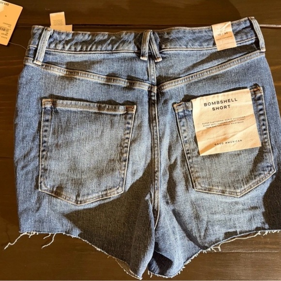 Good American Pants - Good American Indigo Denim Shorts size 10/30